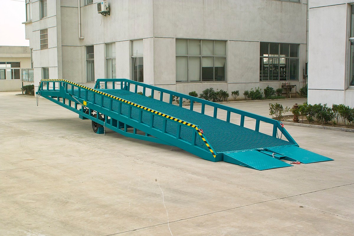 移動(dòng)式登車橋 移動(dòng)式登車橋