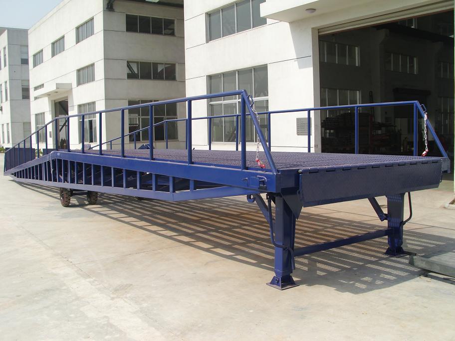 移動(dòng)式登車橋 移動(dòng)式登車橋